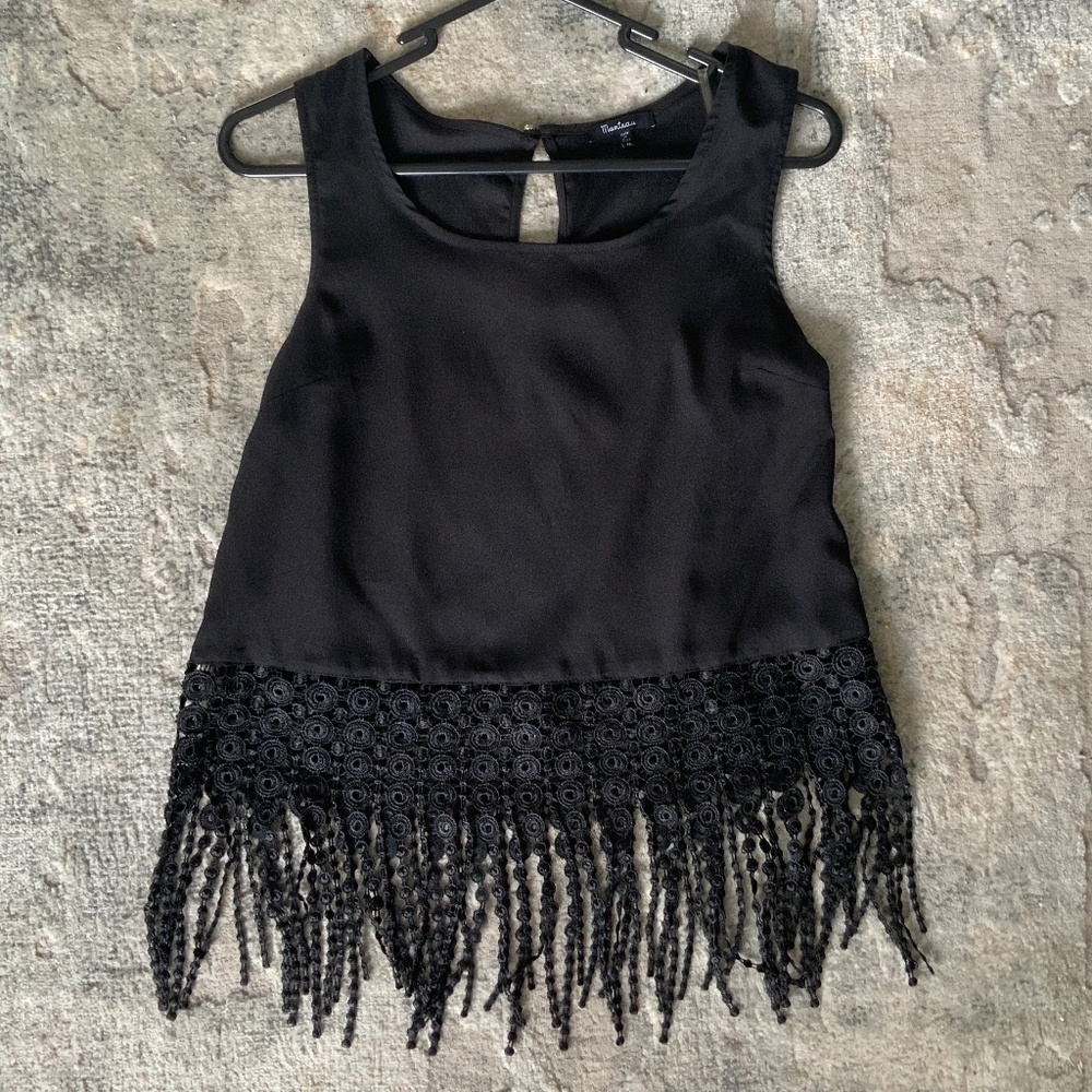 ♠️CUTE BLACK SLEEVLESS,WITH BOTTOM DETAIL